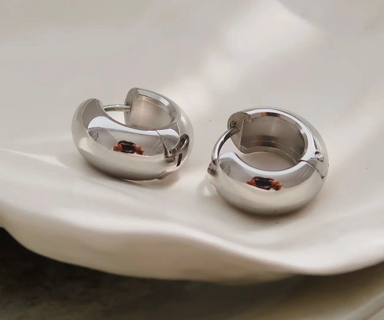Luna Huggie Hoops