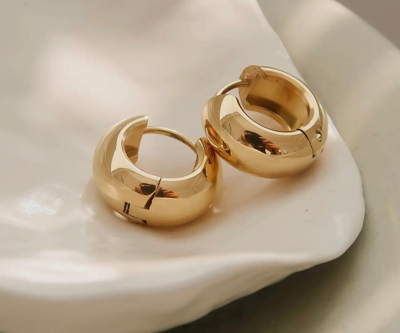 Luna Huggie Hoops