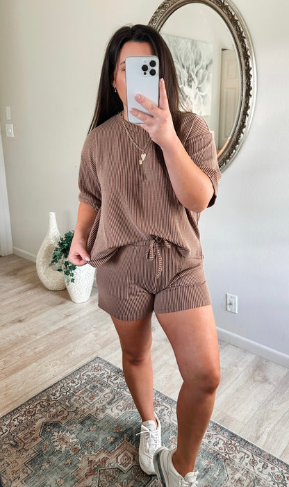 Ribbed Essential Set in Brown