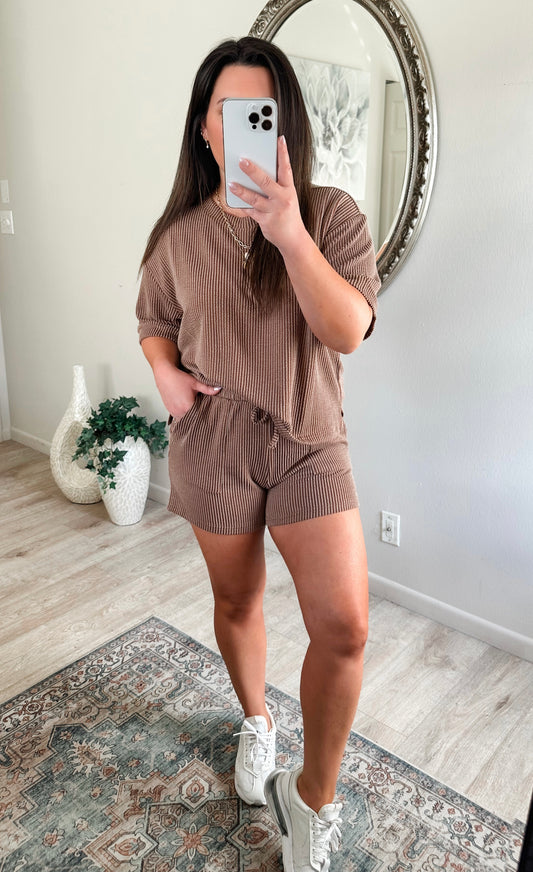 Ribbed Essential Set in Brown