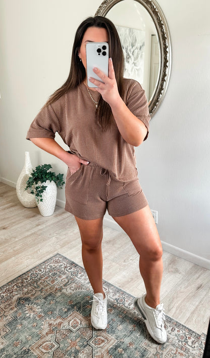 Ribbed Essential Set in Brown