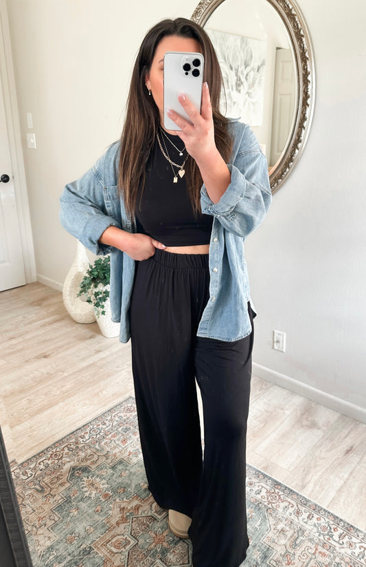 Essential Lounge Set in Black