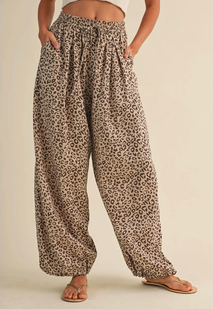 Wild Escape Jogger Pants