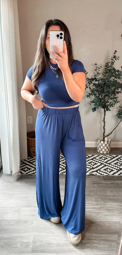 Essential Lounge Set in Blue